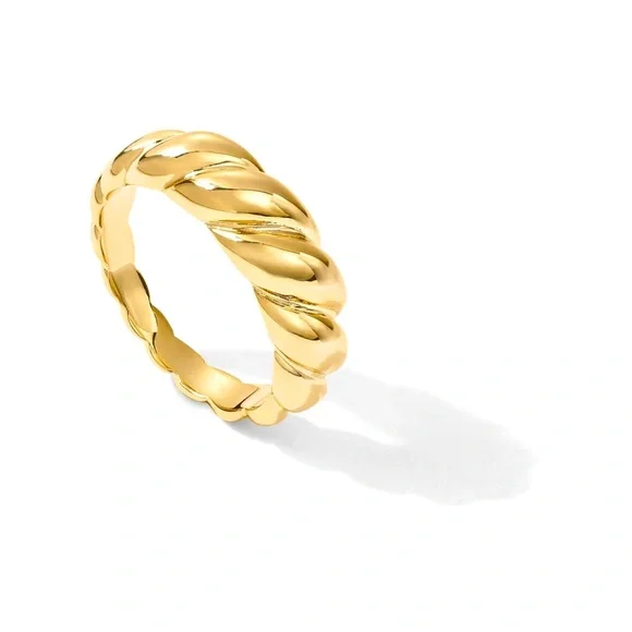 ✨ NWT 18k Gold plated croissant ring 🥐 ✨NO tarnish, quality jewelry! - Picture 3 of 5